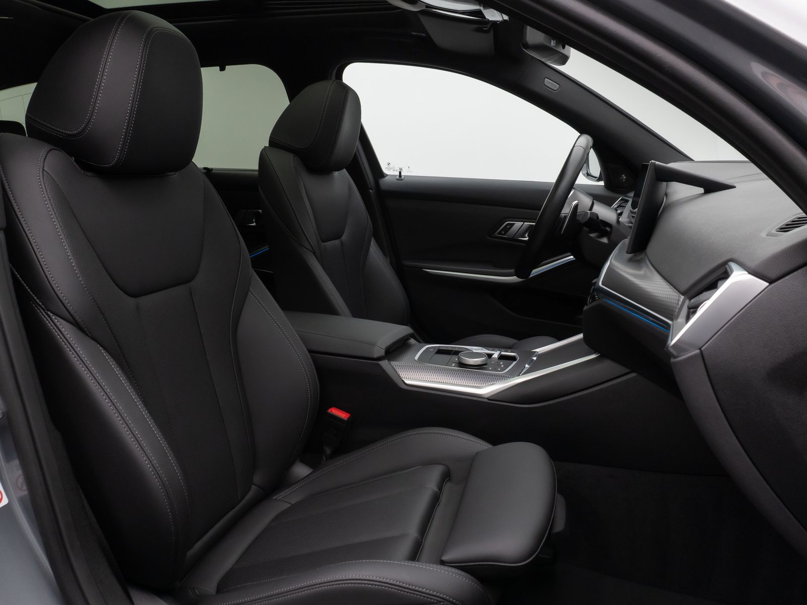 Fahrzeugabbildung BMW 330i  M Sport Panorama 360° HUD DAB H/K 19Zoll