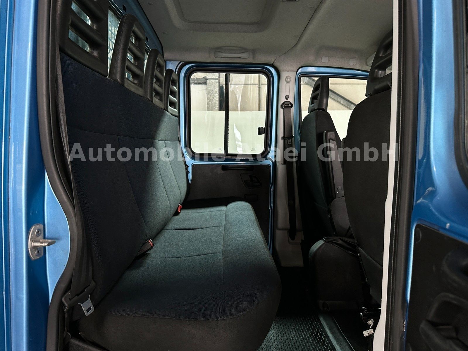 Fahrzeugabbildung Iveco Daily DoKa 180 Hi-Matic 6-SITZE+KLIMAAUTO 4860