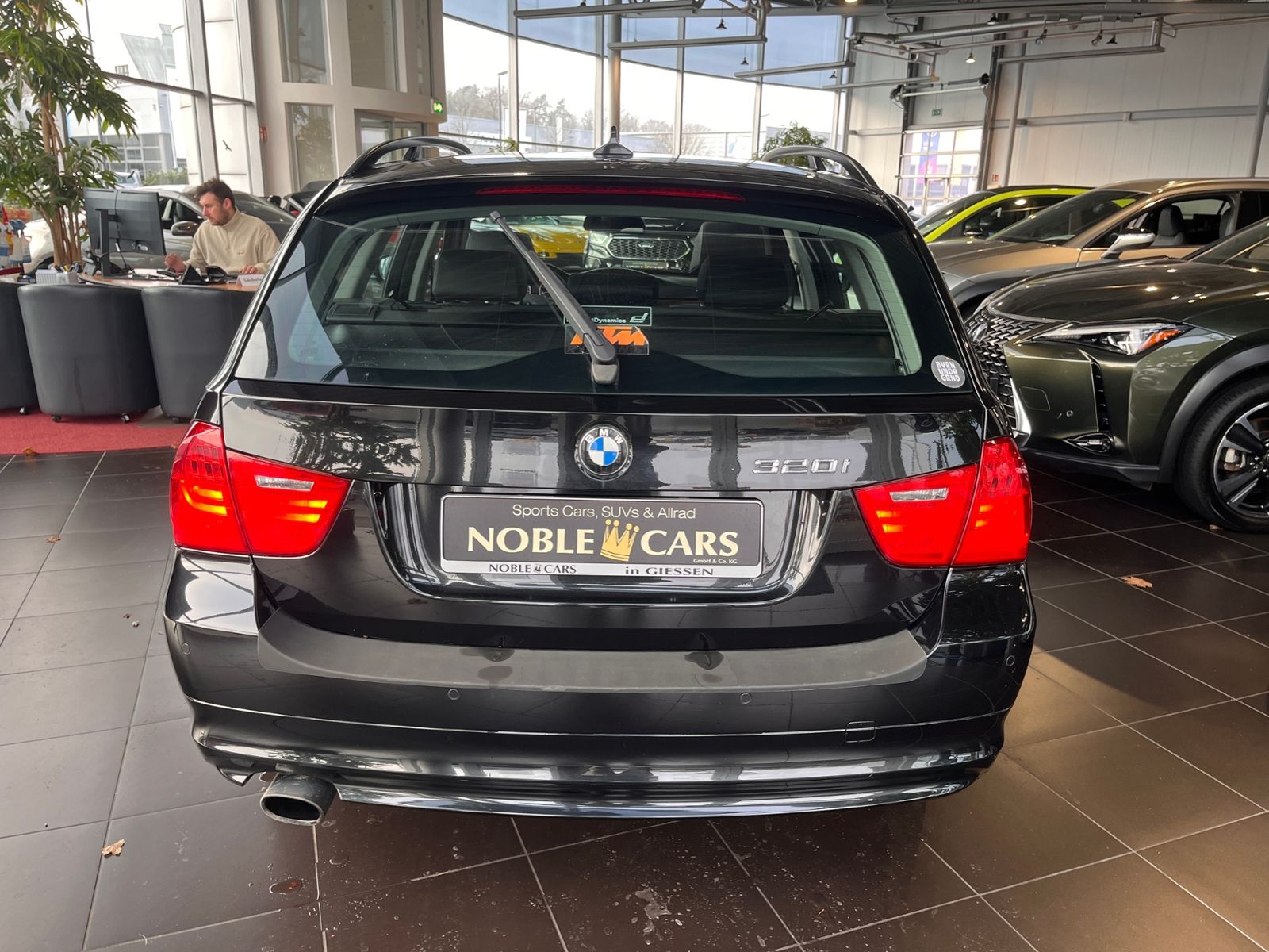 Fahrzeugabbildung BMW 320i  Touring PANO XENON NAVI