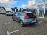 Volvo V40 T2 Momentum MT AHK / BLIS / ACC / Kamera - Volvo V40 Momentum mit Benzin-Antrieb