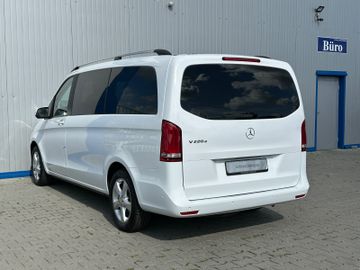 Mercedes V 220 - 9