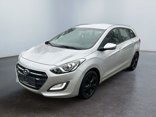 Hyundai i30 cw blue