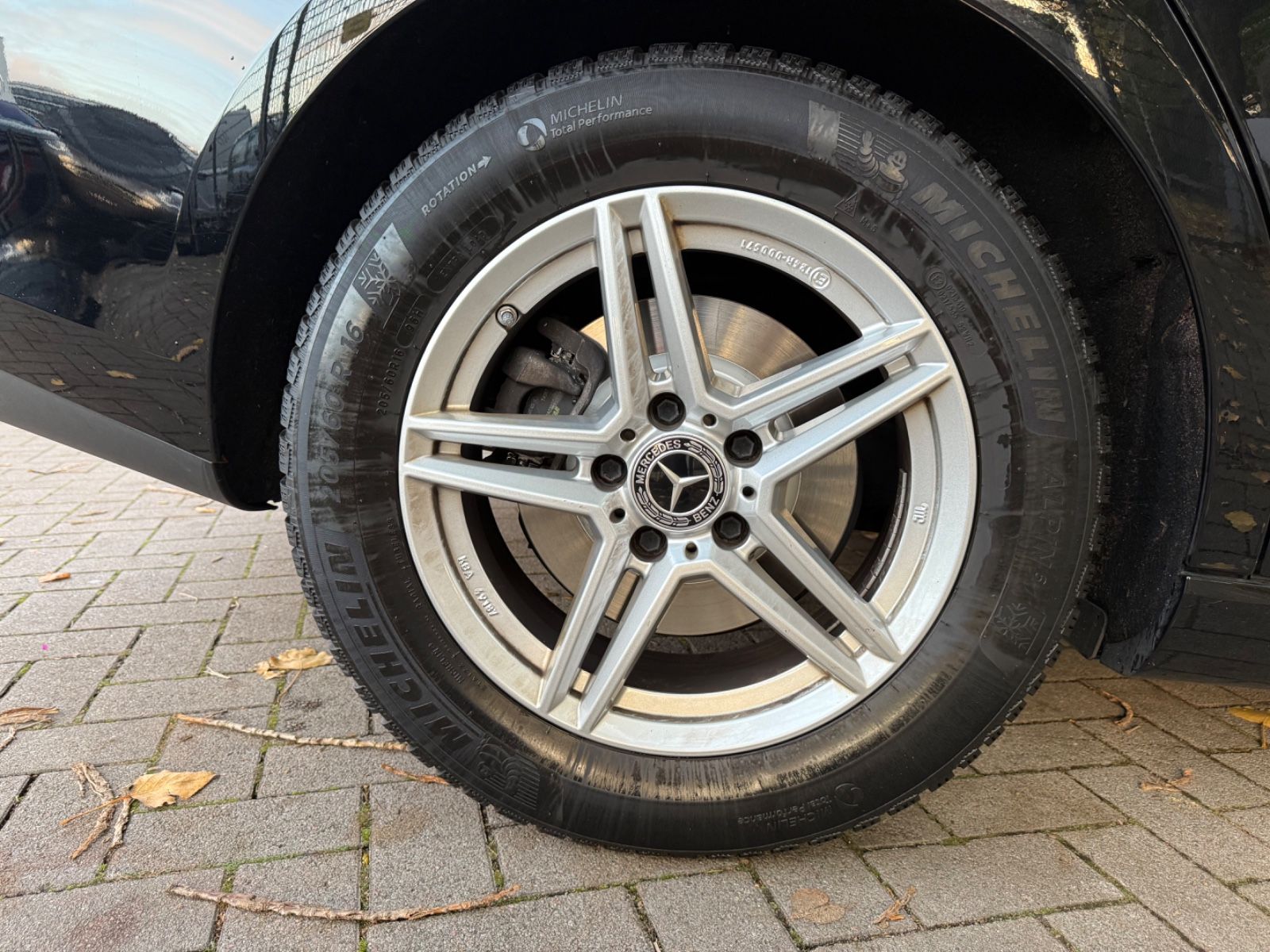 Fahrzeugabbildung Mercedes-Benz CLA 180  Shooting Brake*LED*NAVI*CAM*LEDER*SHZ