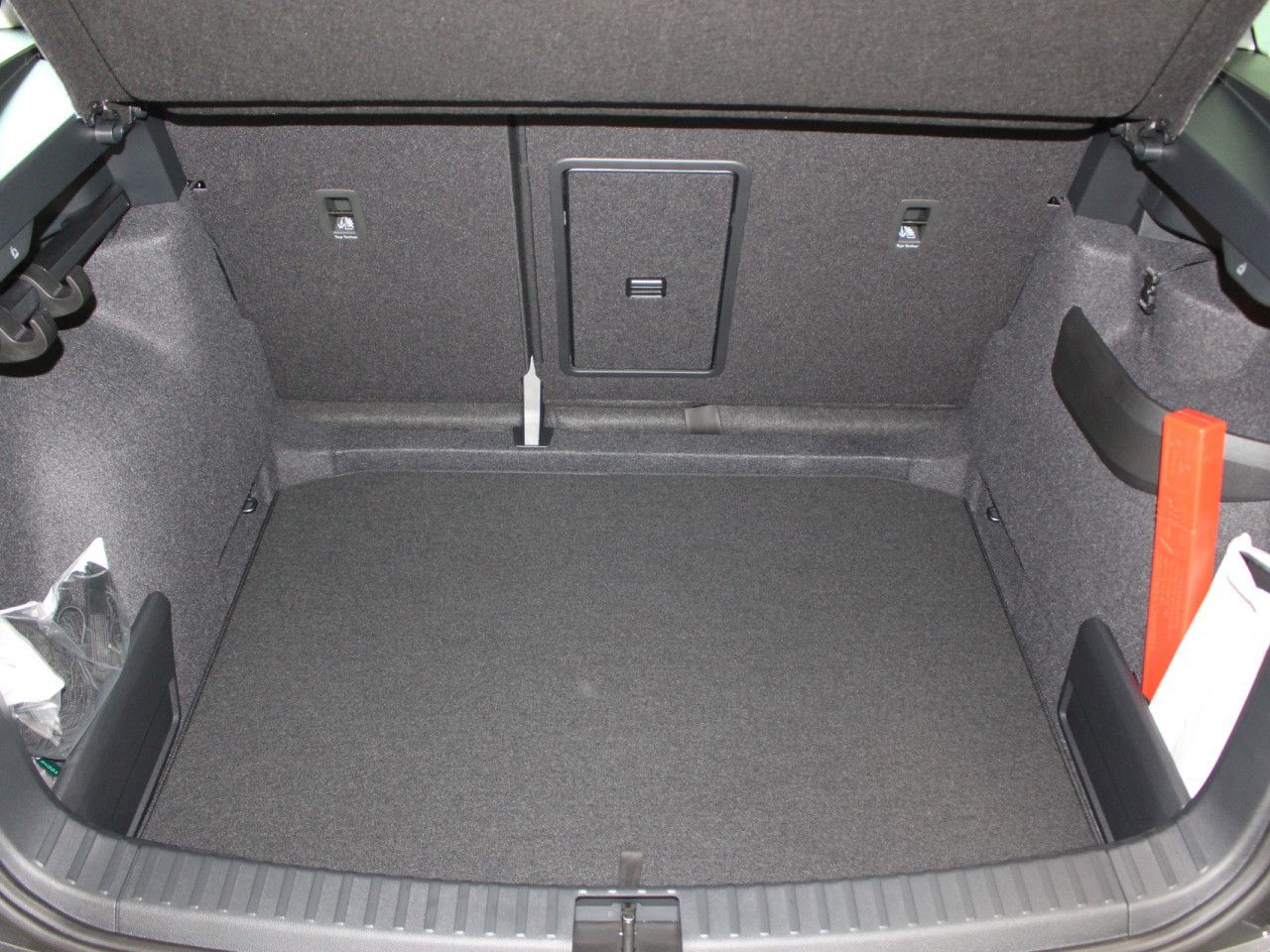 Fahrzeugabbildung SKODA Karoq 1.5 TSI ACT Selection ACC/AHK/RFK/LED