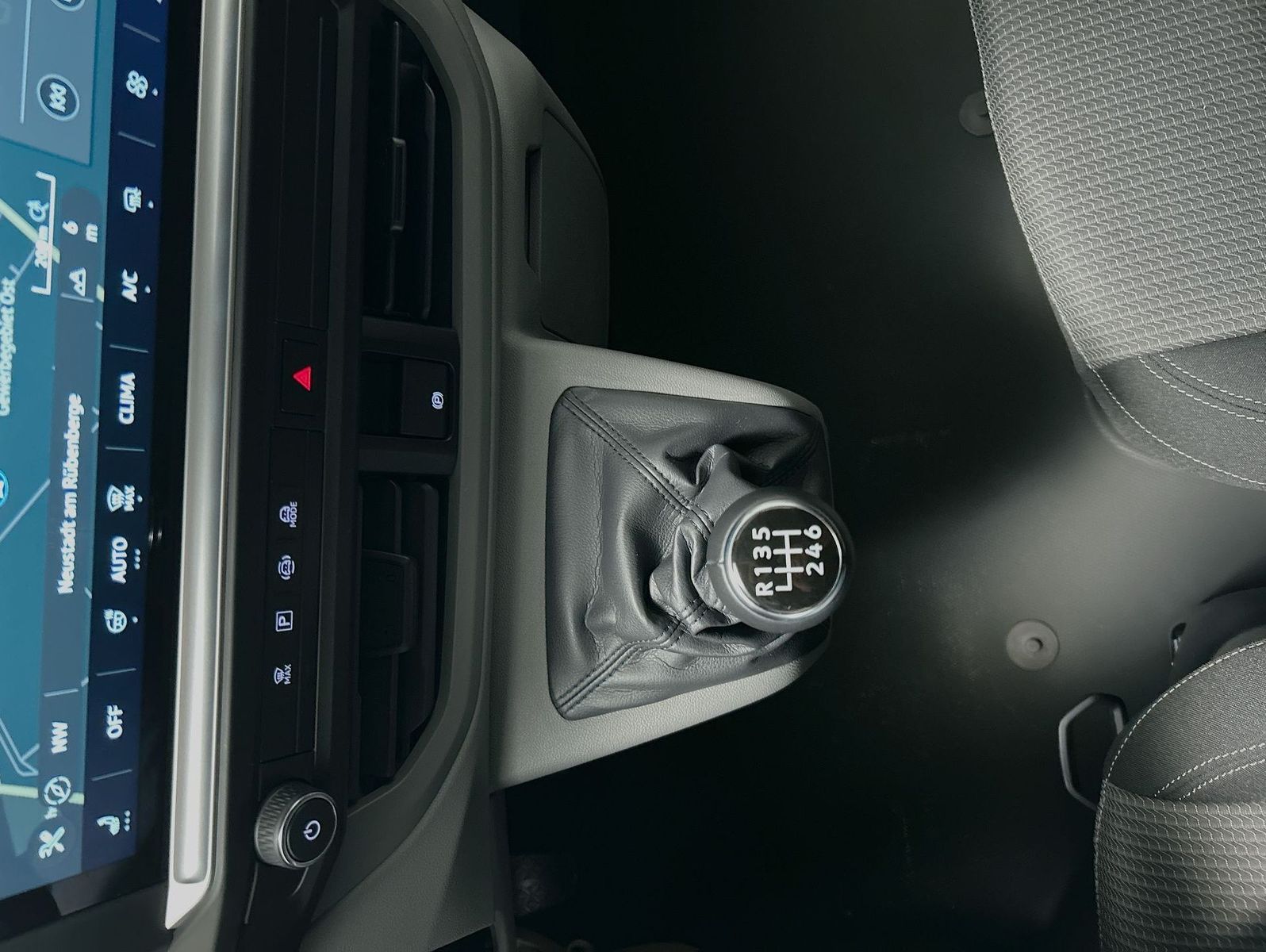 Volkswagen T7 Transporter - Bild 17