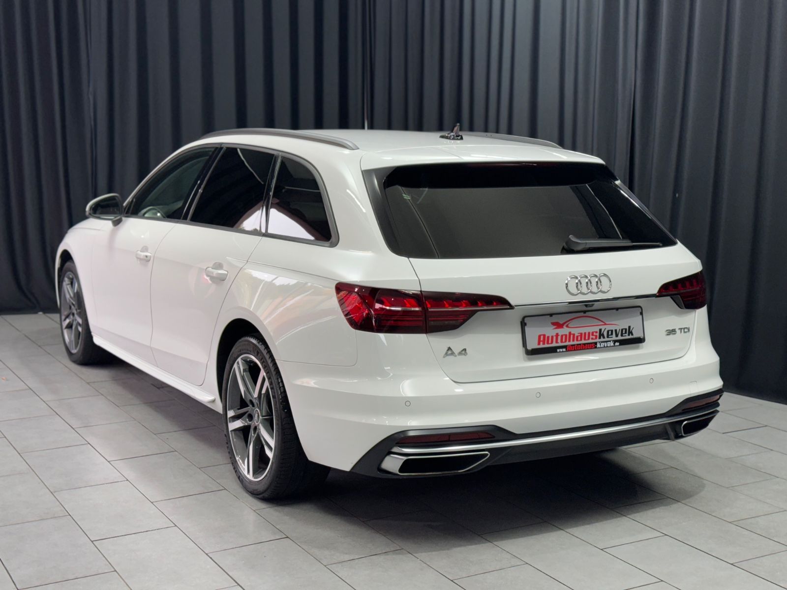 Fahrzeugabbildung Audi A4 Avant 35 TDI advanced*S-TRONIC*NAVI*MATRIX*