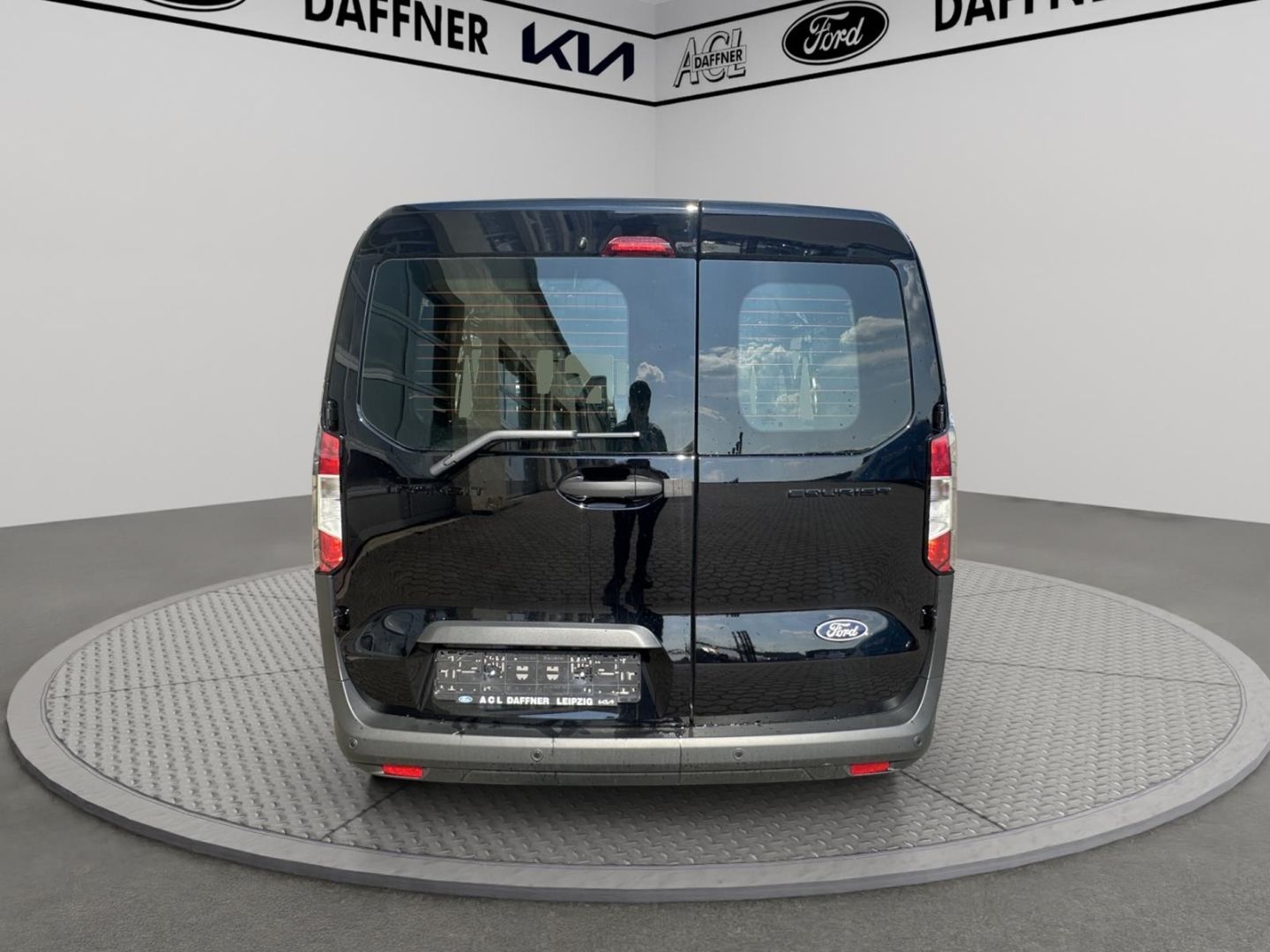 Fahrzeugabbildung Ford Transit Courier Trend Doppelkabine Apple CarPlay