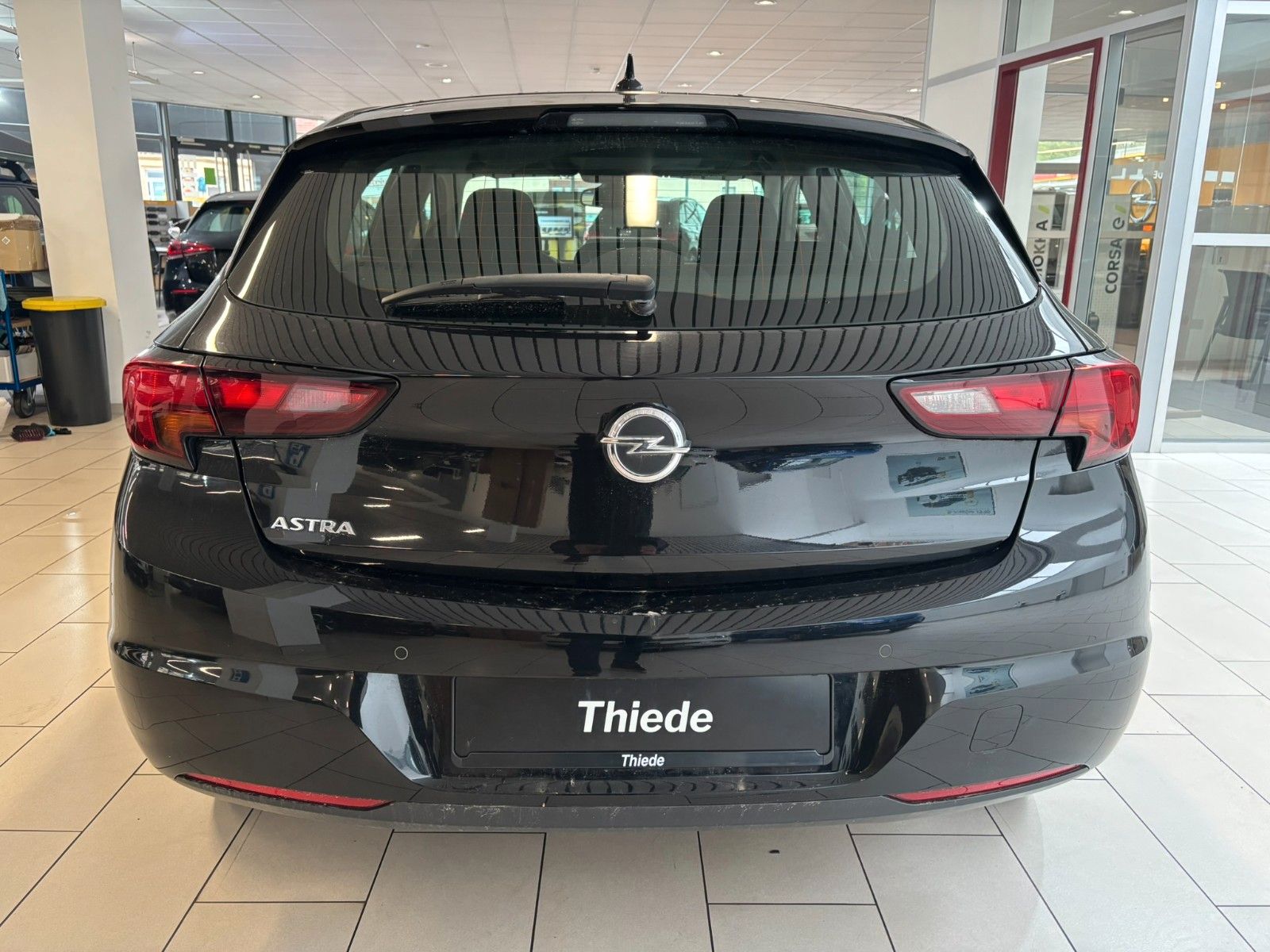 Fahrzeugabbildung Opel Astra K 1.4T 120-JAHRE KAMERA/SHZ/LHZ/ALU/ALLWET