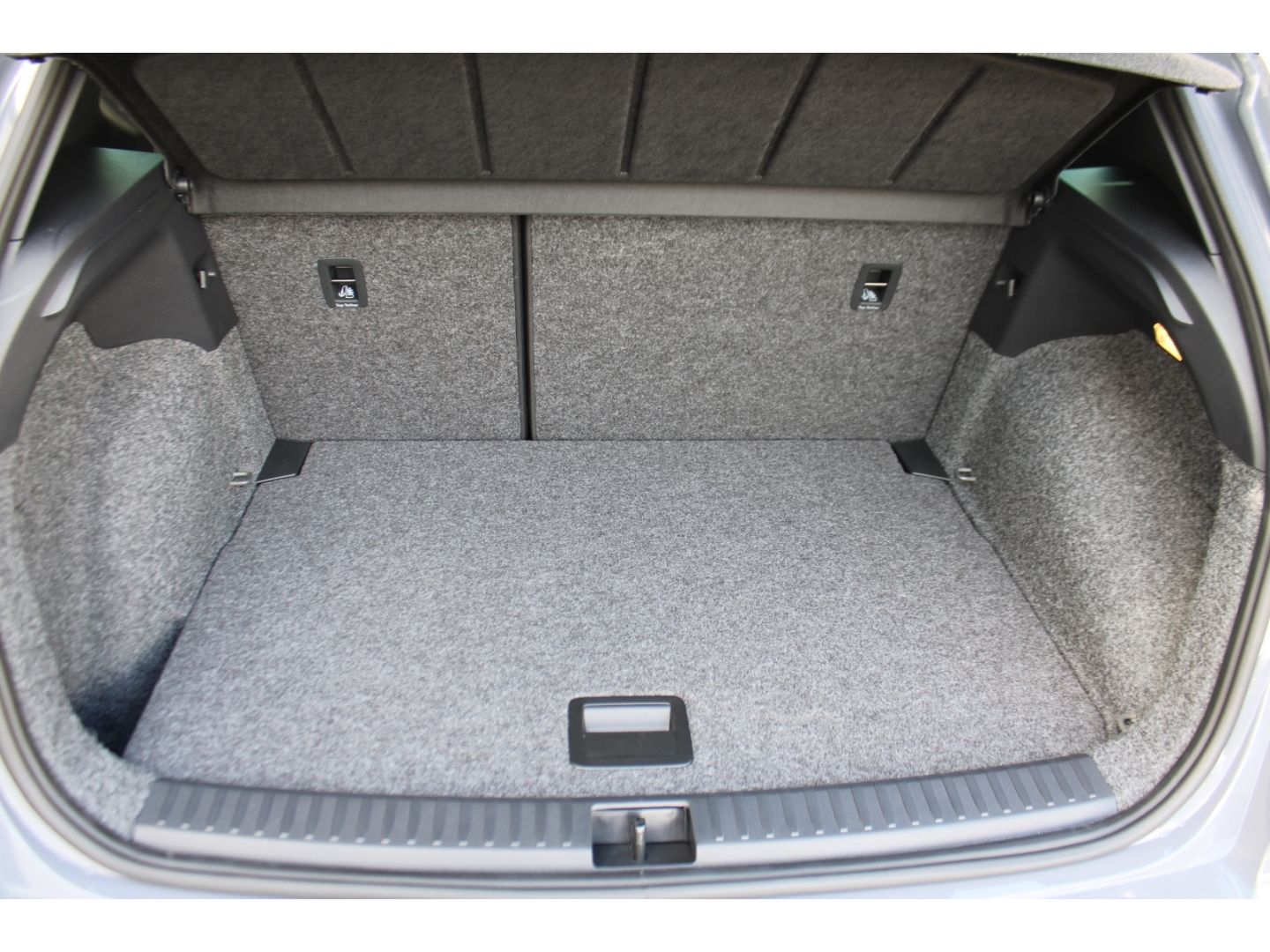 Fahrzeugabbildung SEAT Arona 1.5 TSI 110 kW FR DSG 10J Gar. ACC LED AHK