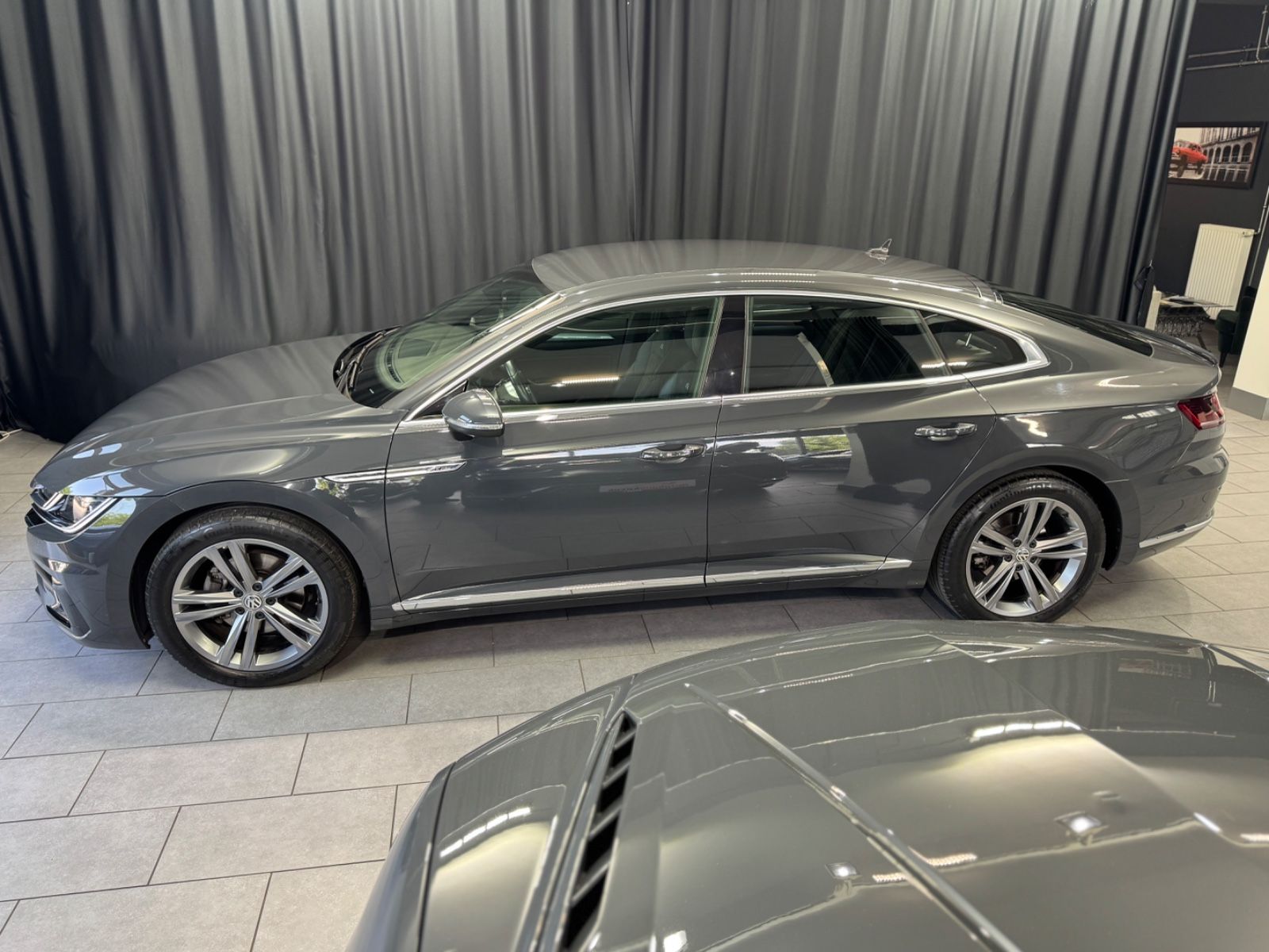 Fahrzeugabbildung Volkswagen Arteon R-Line|DSG|NAVI|ACC|DIGI-TACHO|1.HAND