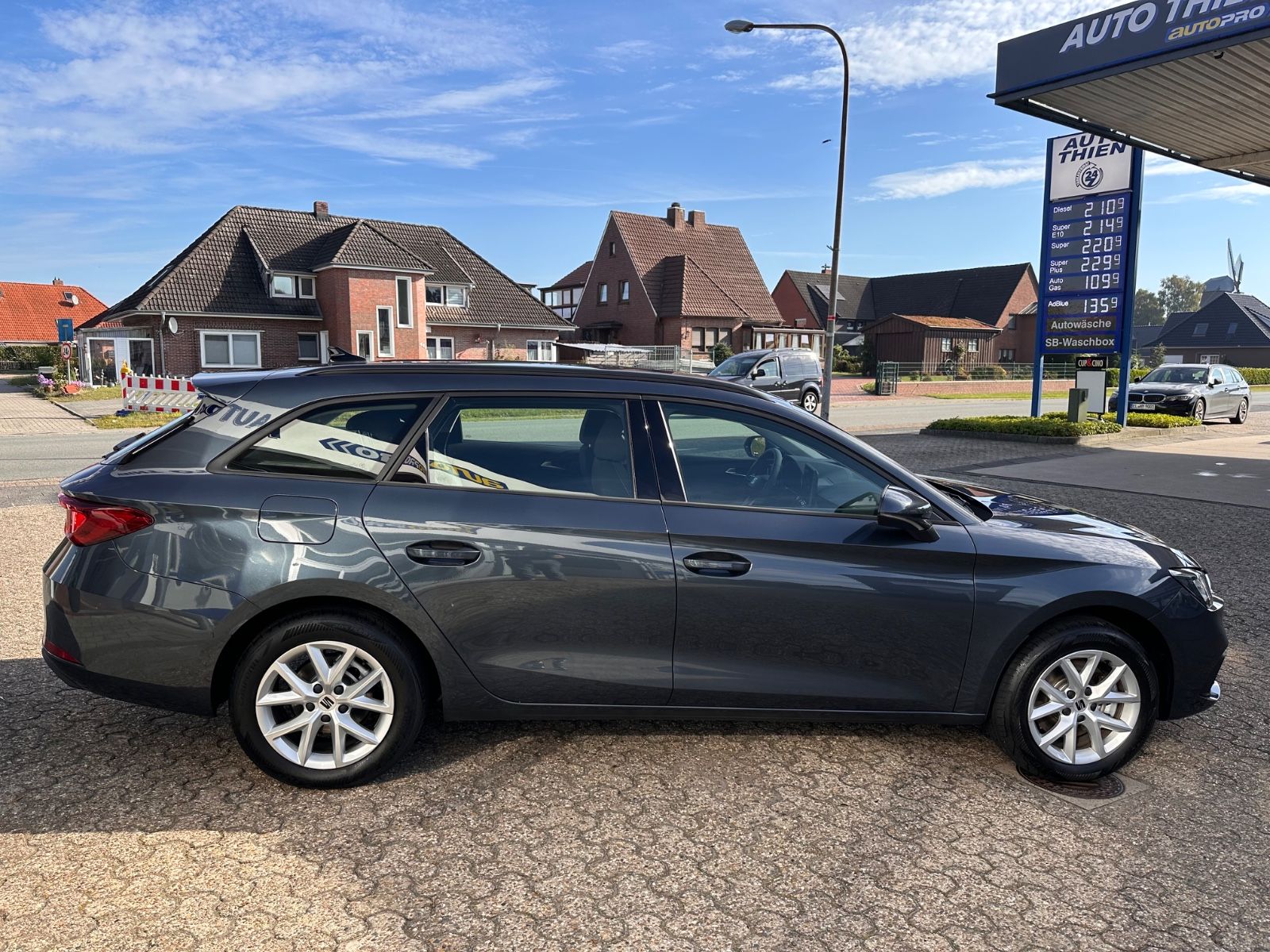 Fahrzeugabbildung SEAT Leon ST 2.0 TDI Style DSG AHK/ACC/APP/SHZ/RFK