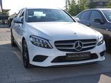 Mercedes-Benz C 180 Avantgarde MBUX LED AHK Cam Navi Keyl PTS - Mercedes-Benz C 180 mit Benzin-Antrieb: Weiß, Limousine