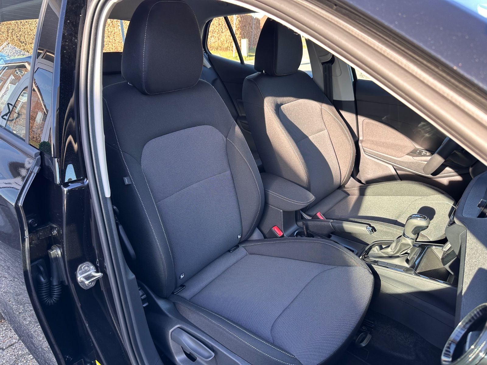 Fahrzeugabbildung SKODA Fabia 1.0 TSI DSG Selection LED/PDC/SHZG/APP/GRA