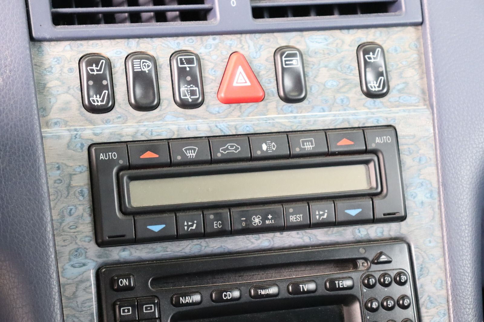 Fahrzeugabbildung Mercedes-Benz E 280 T 4MATIC AVANTGARDE * Xenon * HU/AU 01.27