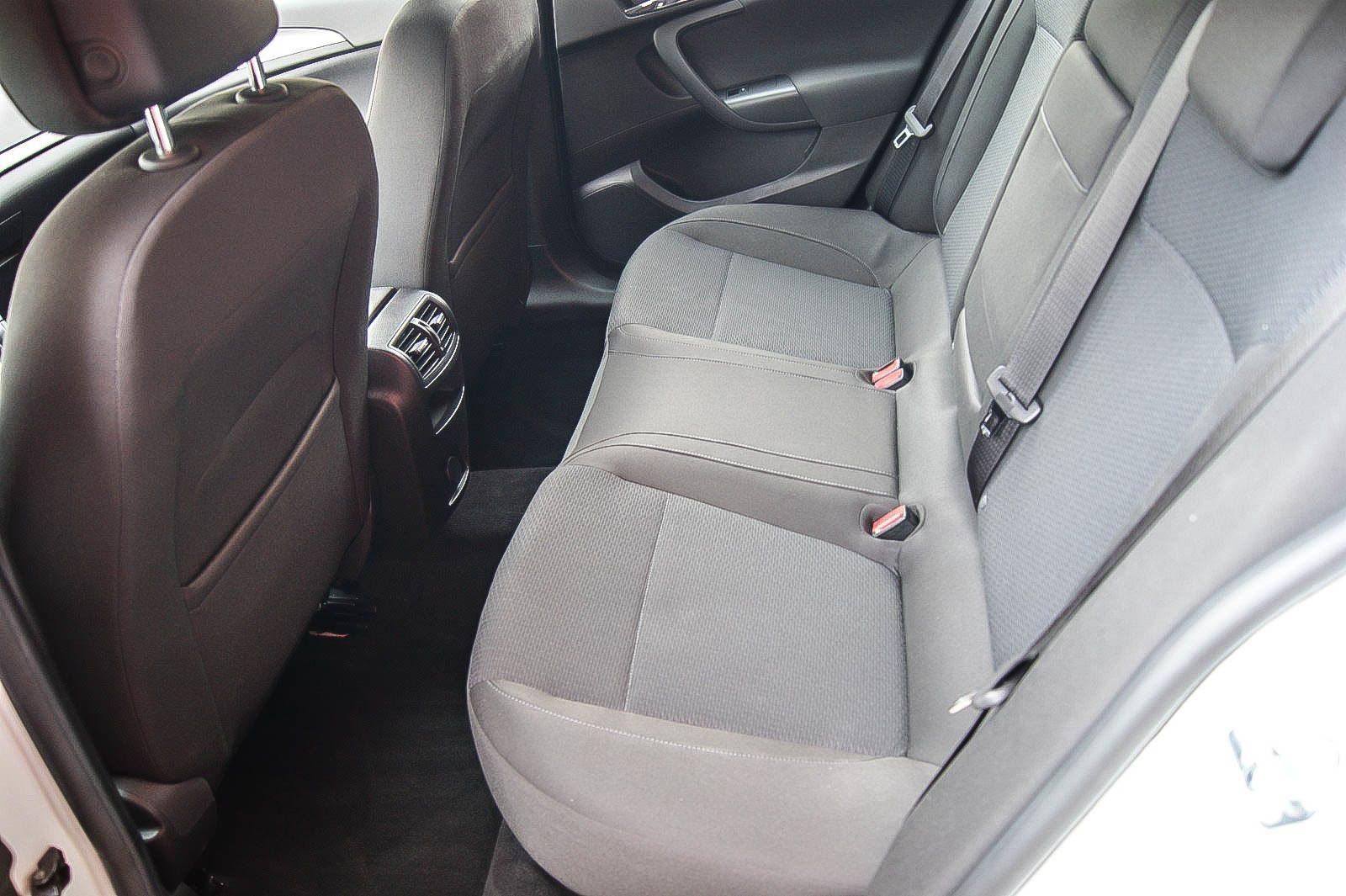Fahrzeugabbildung Opel Insignia Lim 1.6T Auto XENON NAVI KAMERA 2.HAND