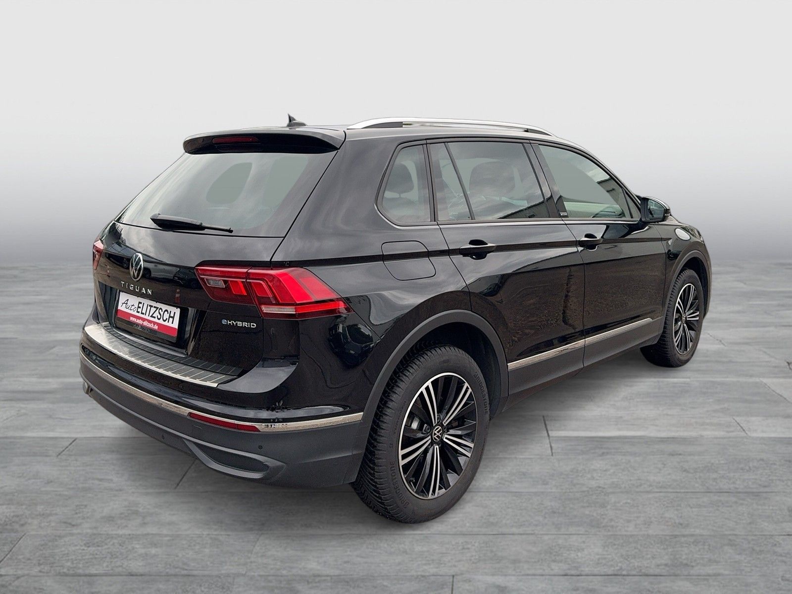 Fahrzeugabbildung Volkswagen Tiguan eHybrid Active DSG LED AHK Navi HUD AID A