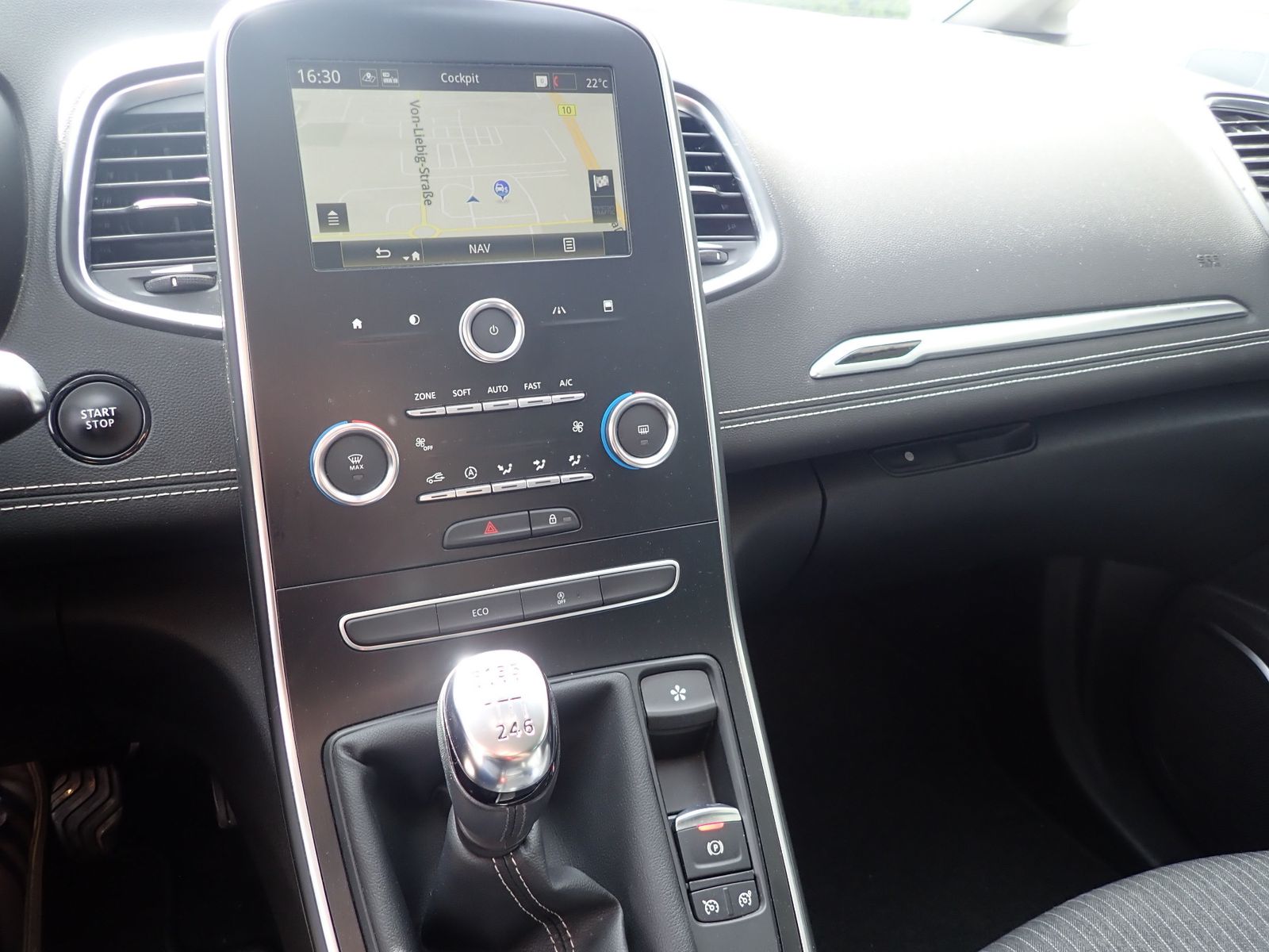 Fahrzeugabbildung Renault Scenic Intens TCe 140 GPF