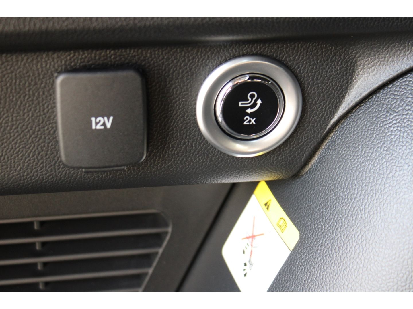 FORD Kuga 2.5 Duratec FHEV ST-Line X 4x4 ACC AHK Pano - Image 33
