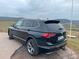 Volkswagen Tiguan Allspace R-Line 2.0 TSI 220PS DSG 4MOTION - VW Tiguan Allspace von privat