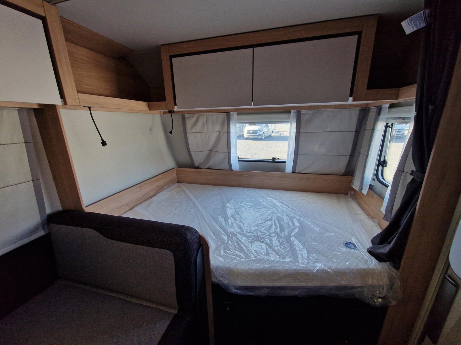 Fahrzeugabbildung Knaus Sport 500 KD 3 Stockbett mit Garagentür, 1800 kg