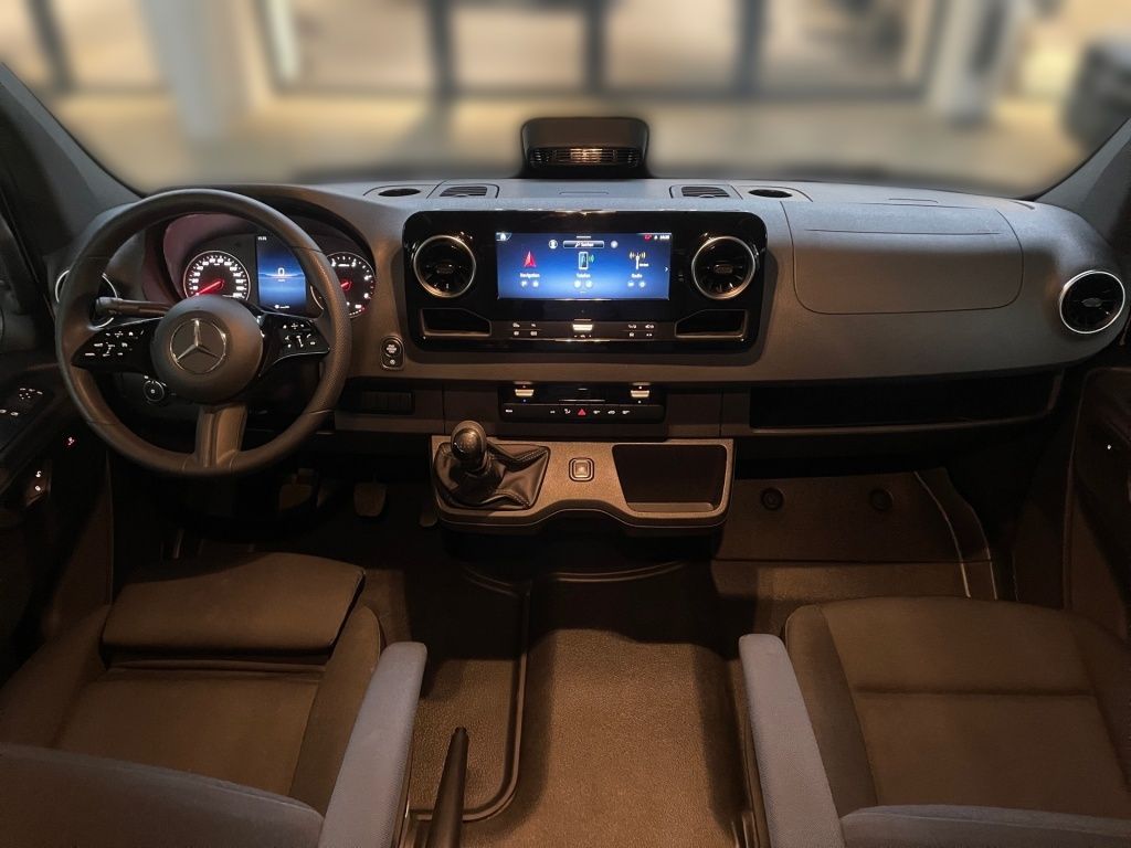 Fahrzeugabbildung Mercedes-Benz Sprinter 317 Kombi L2H2 Mobility Rollstuhl Lift