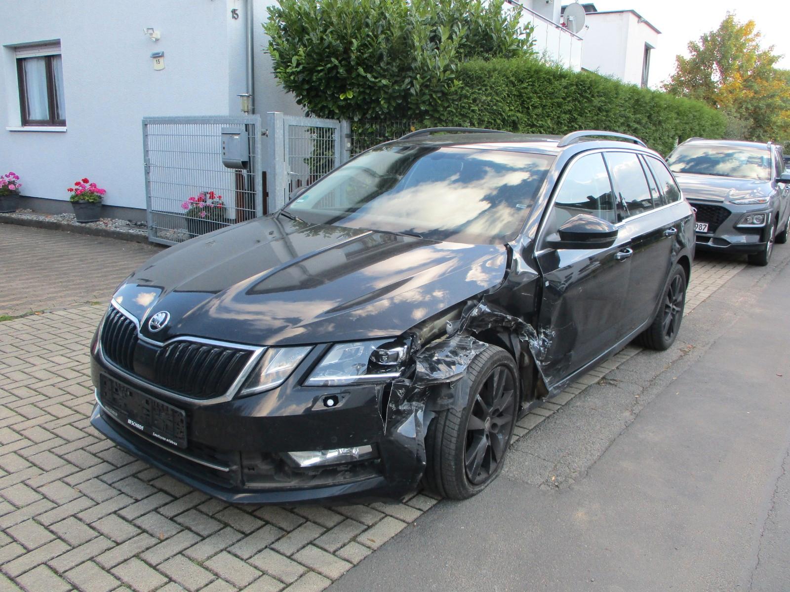 Skoda Octavia 1.5 TSI Combi Style -1-Hand-Navigation-