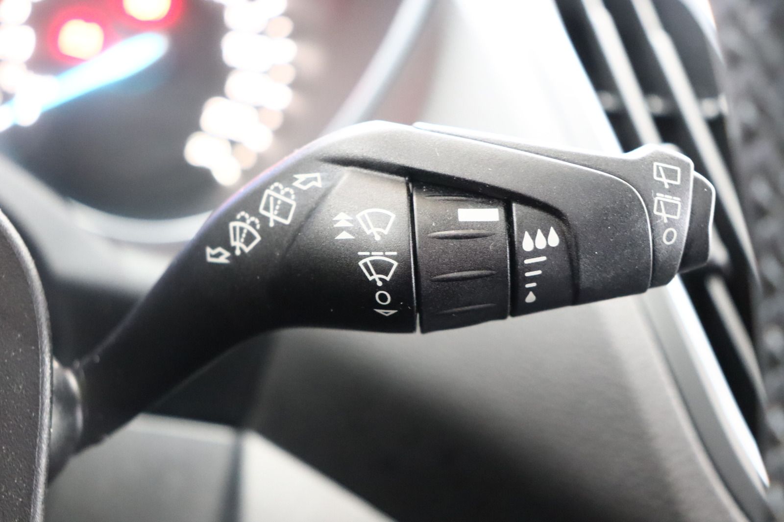 Fahrzeugabbildung Ford C-Max 1.0 * Navi * PDC * SHZ