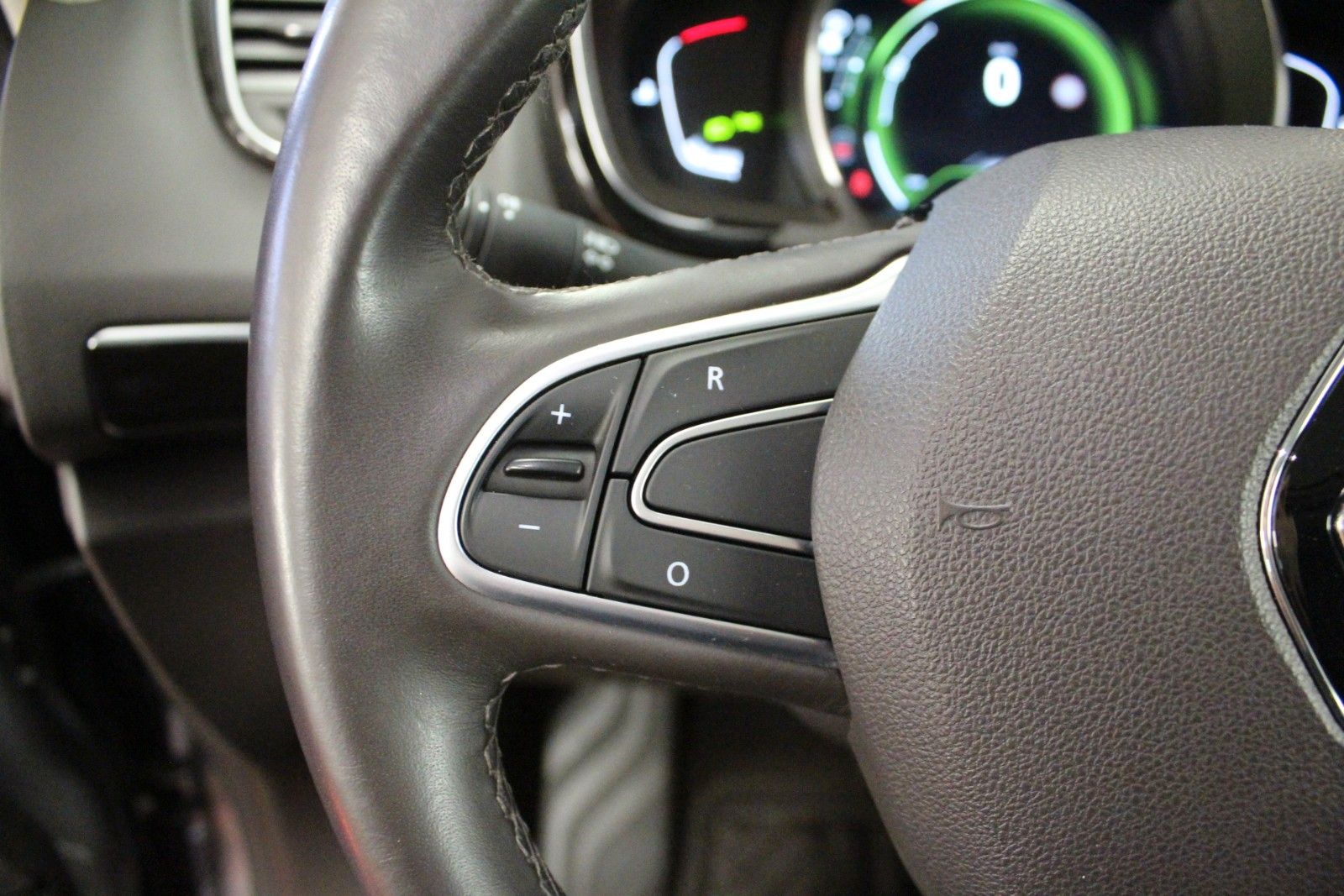 Fahrzeugabbildung Renault Espace ENERGY TCe 200 EDC Intens 7 Sitzer