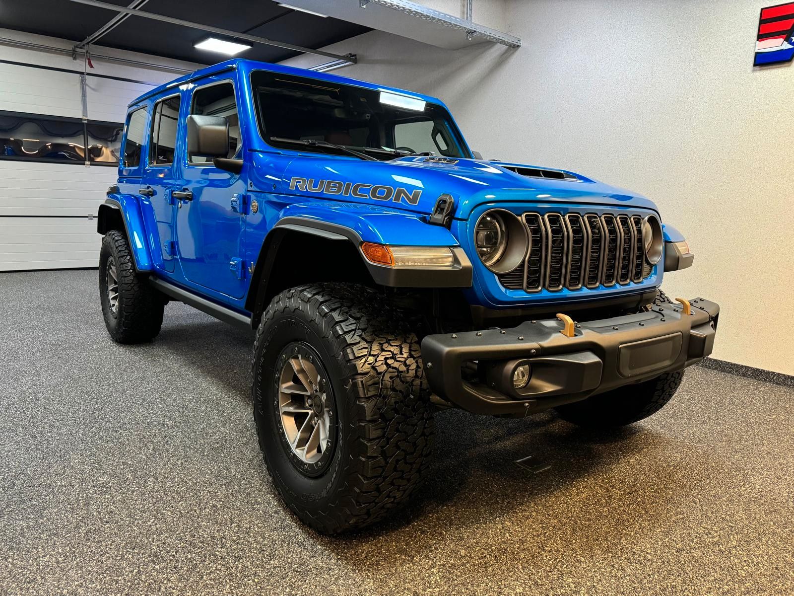 Fahrzeugabbildung Jeep RUBICON 392-6.4L HEMI V8-RECON 35"-STEEL BUMPER