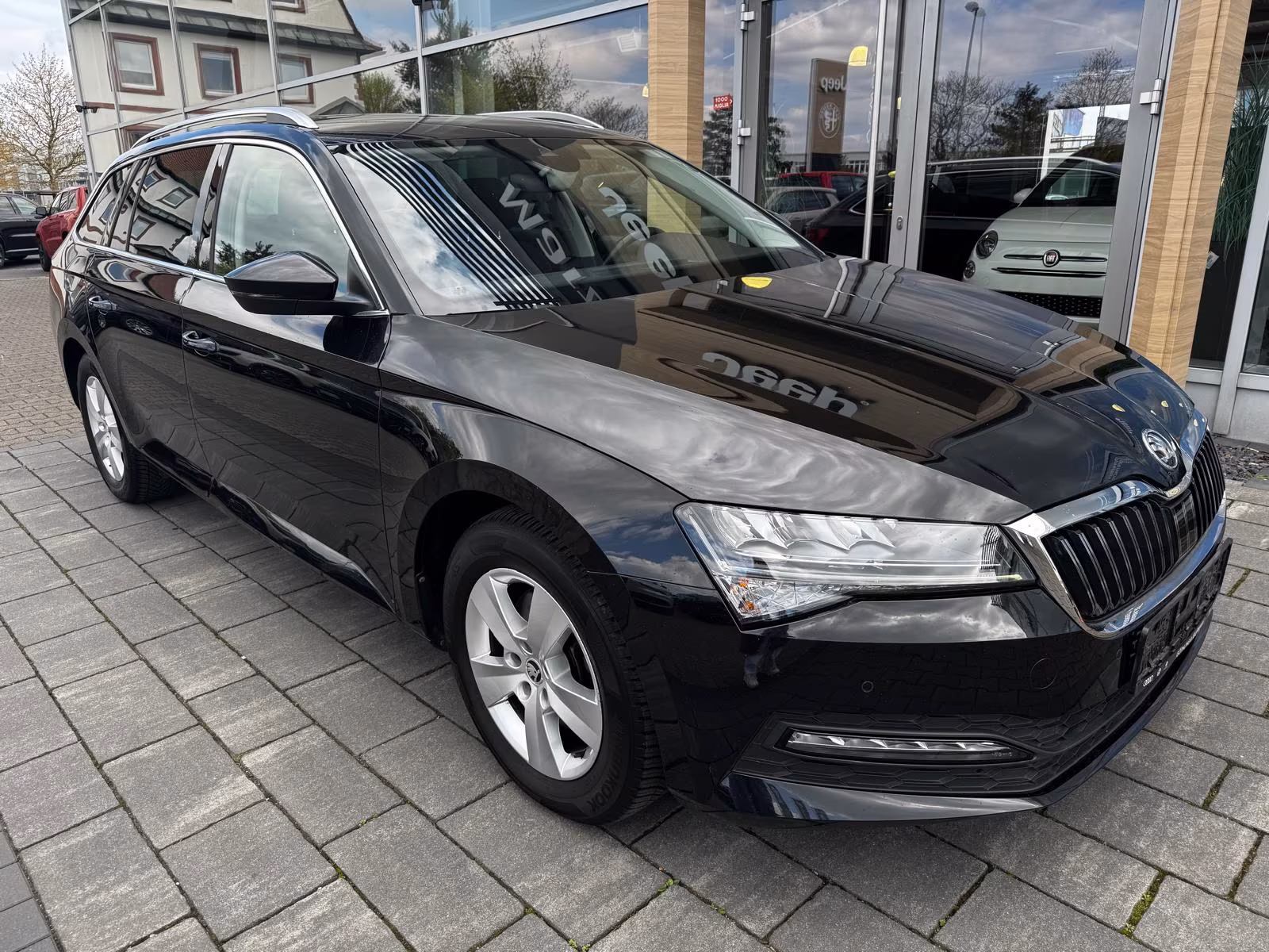 Skoda~Superb~Kombi~Automatik~65Tkm