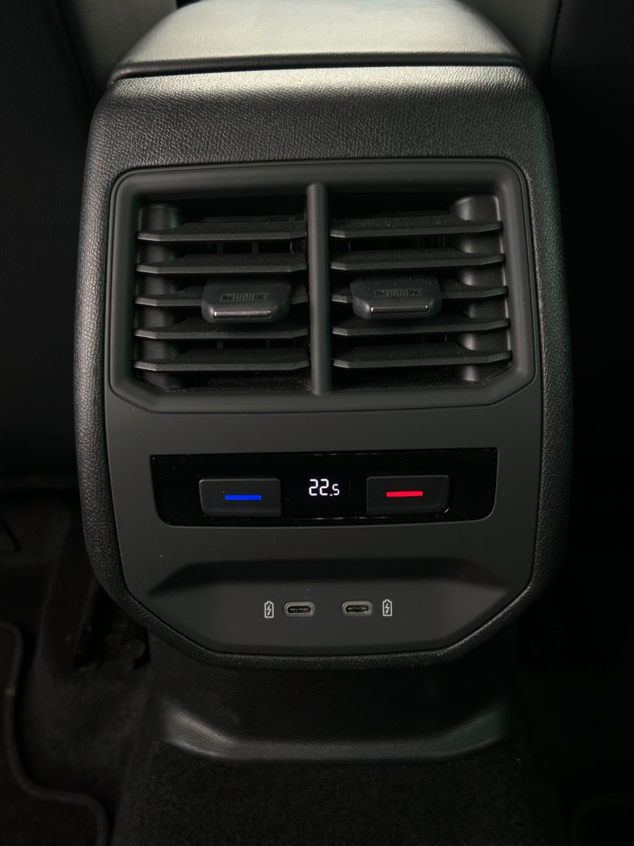 Fahrzeugabbildung SEAT Leon 1.5 TSI FR ACC LED VC SHZ LHZ Kam Ambiente