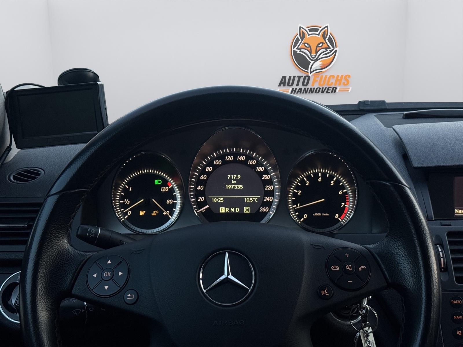 Mercedes-Benz C200 2009 — photo 11