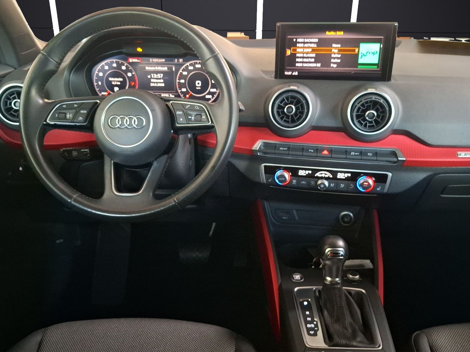 Fahrzeugabbildung Audi Q2 TFSI quattro S-Line Navi AVC ACC PDC SHZ APP