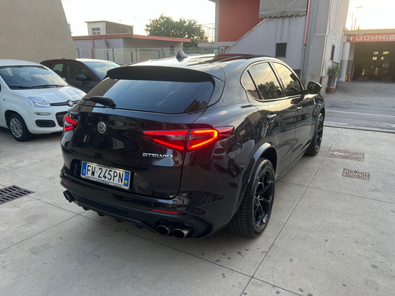 Alfa Romeo Stelvio 2.9 Bi-Turbo V6 510ch - 1 ère main - TVA Récupérable - Pack Carbone - Navi