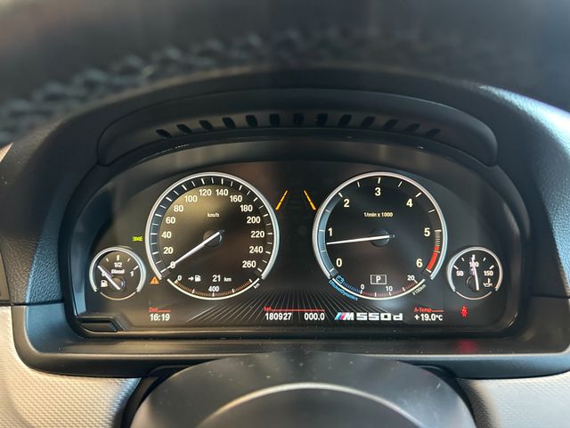 MYAUTOCENTER – Gebraucht- und Jahreswagen mit Werkstattservice in Pfaffenhofen BMW M550 *MEMORY*HeadUP*ACC*4-ZONEN*AHK*LEDER(BRAUN)