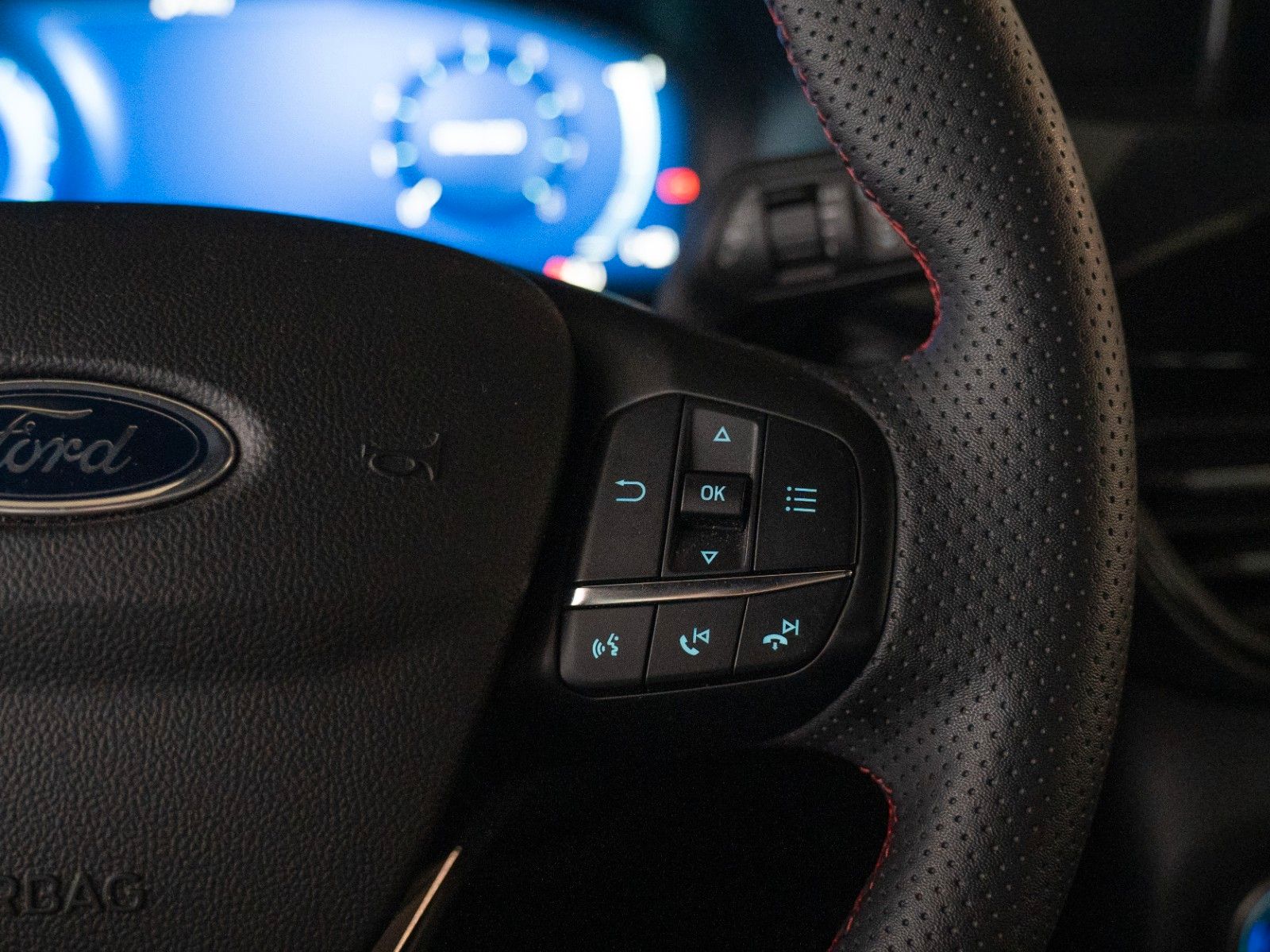 Fahrzeugabbildung Ford Kuga ST-Line KEYLESS/KAMERA/NAVI/WINTER-P.