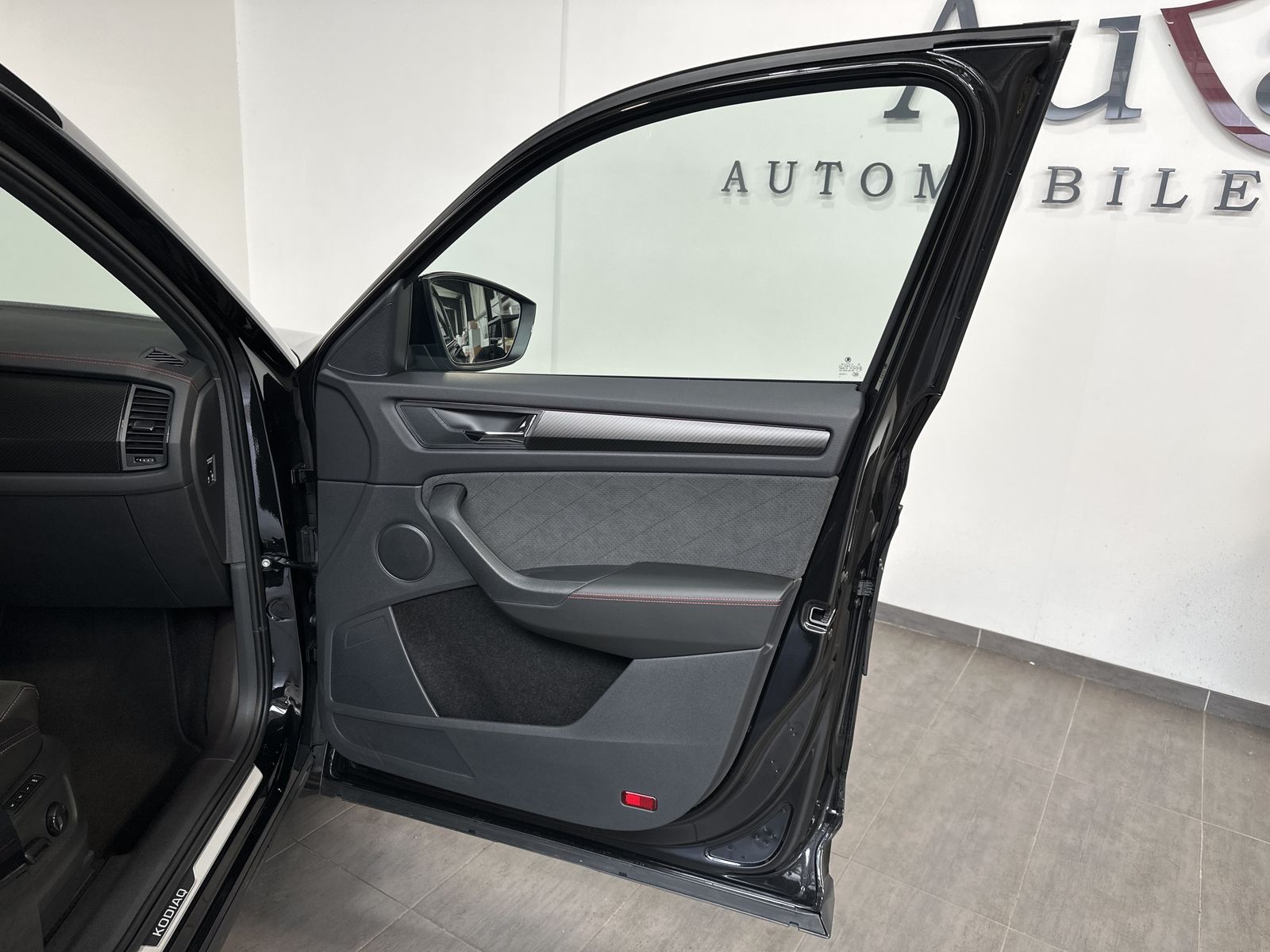 Fahrzeugabbildung SKODA Kodiaq 4x4 RS NAV+MATRIX+AHK+ACC+KAM+PANO+20ZOLL