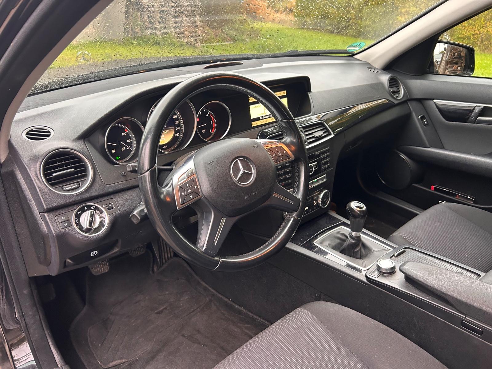 Mercedes-Benz C200 2011 — photo 6