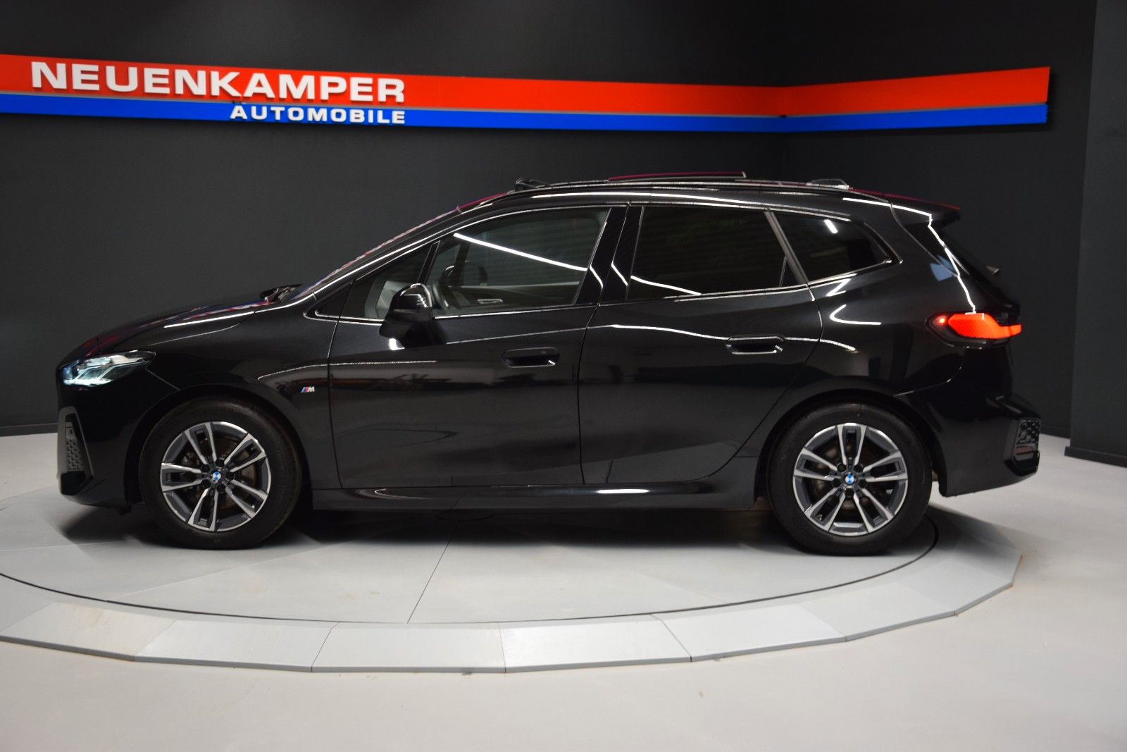 Fahrzeugabbildung BMW 218 i M Sport Leder Navi Pano. LED AHK DAB