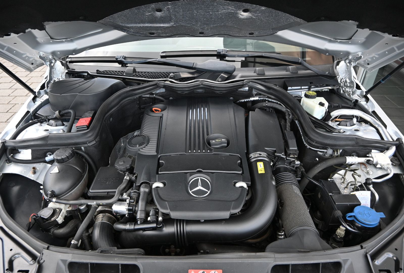 Fahrzeugabbildung Mercedes-Benz C 250 T BlueEFF. AVANTGARDE Facelift °AHK°COMAND