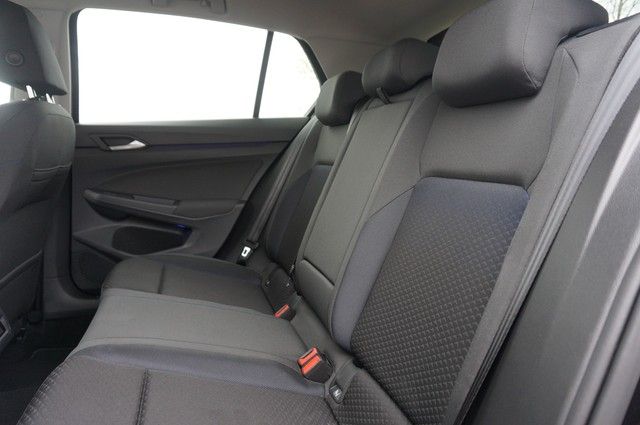 Fahrzeugabbildung Volkswagen Golf VIII TDI United DSG LED AHK Navi AID ACC RF