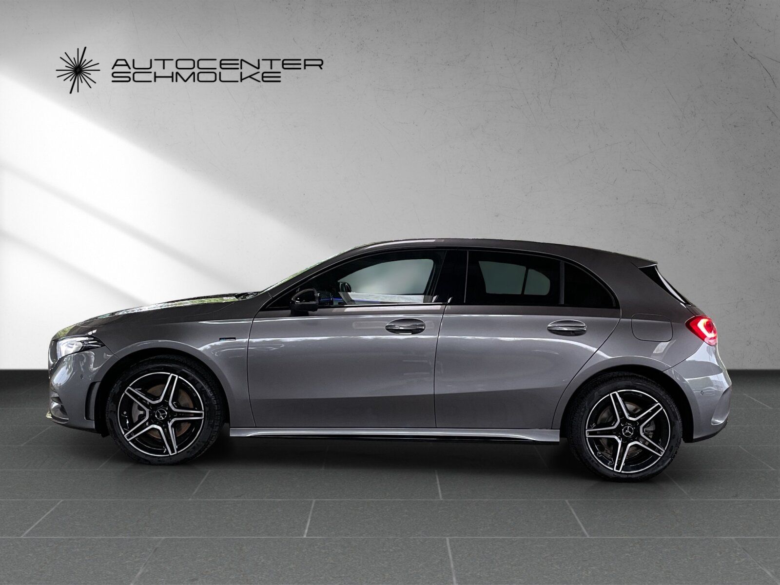 Mercedes-Benz A 250 e AMG CARPLAY LED AMBIENTE SHZ RFK etc foto 3