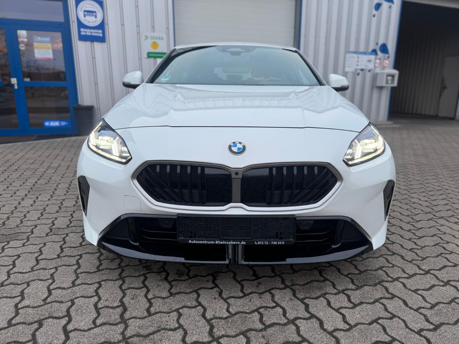 BMW 120i | M-PAKET | AUT | LED | HEAD-UP | DRIVING +
