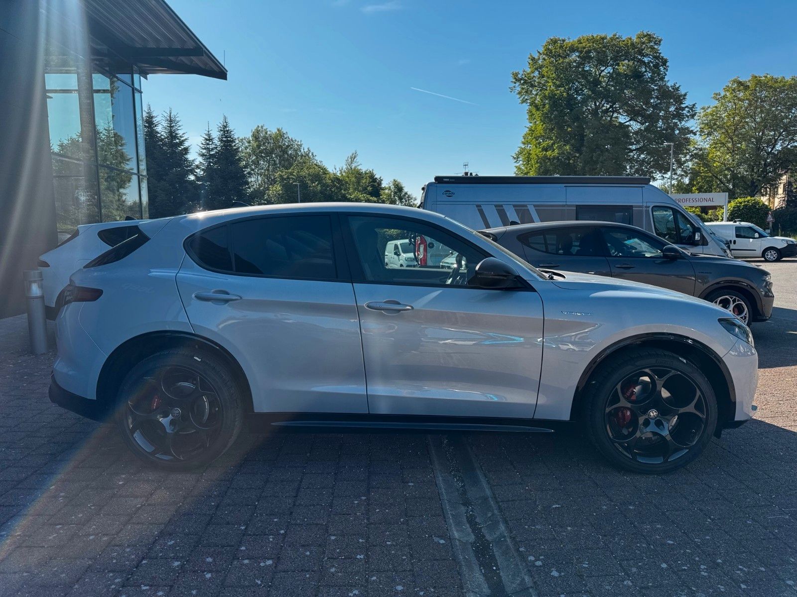 Fahrzeugabbildung Alfa Romeo Stelvio VELOCE 2.2 Diesel 210PS MEMORY HARMAN K