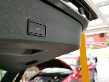 Cupra Ateca 2,0 ... VOLL el.HK P.-Dach 19" 360° Allrad