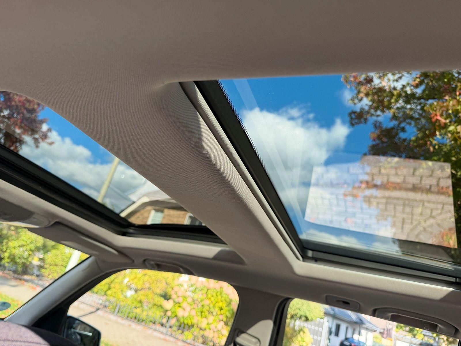 Mercedes-Benz GLK250 2010 — photo 14
