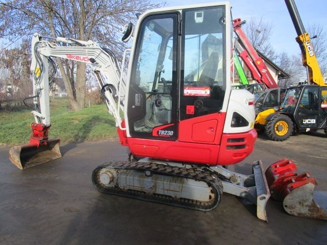 Takeuchi TB 230 - POWERTILT + hydr. Schnellwechsler + 3 L