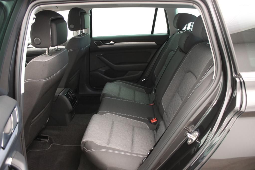 Volkswagen Passat Variant Business 1.5 TSI DSG AHK*RFK*PDC