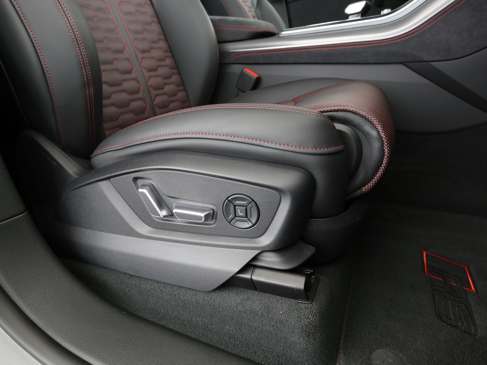 Audi RSQ8 - Bild 16