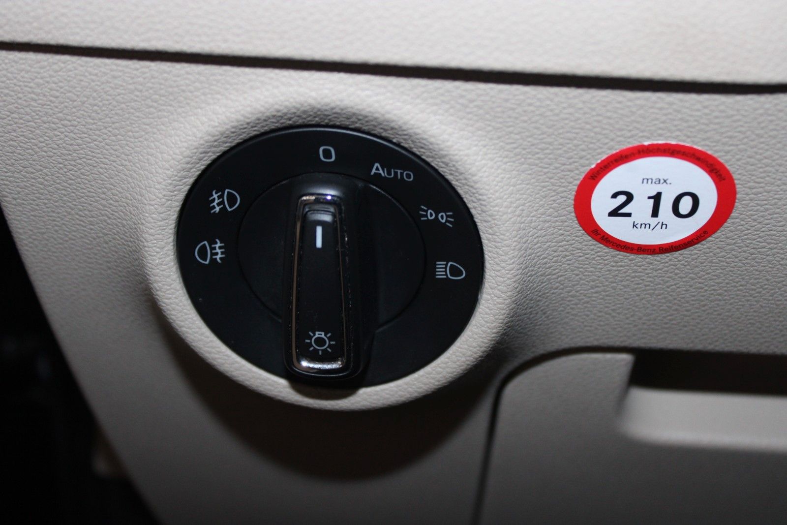Fahrzeugabbildung SKODA Karoq 1.5 TSI ACT DSG Style LED AHK NAVI WinterP